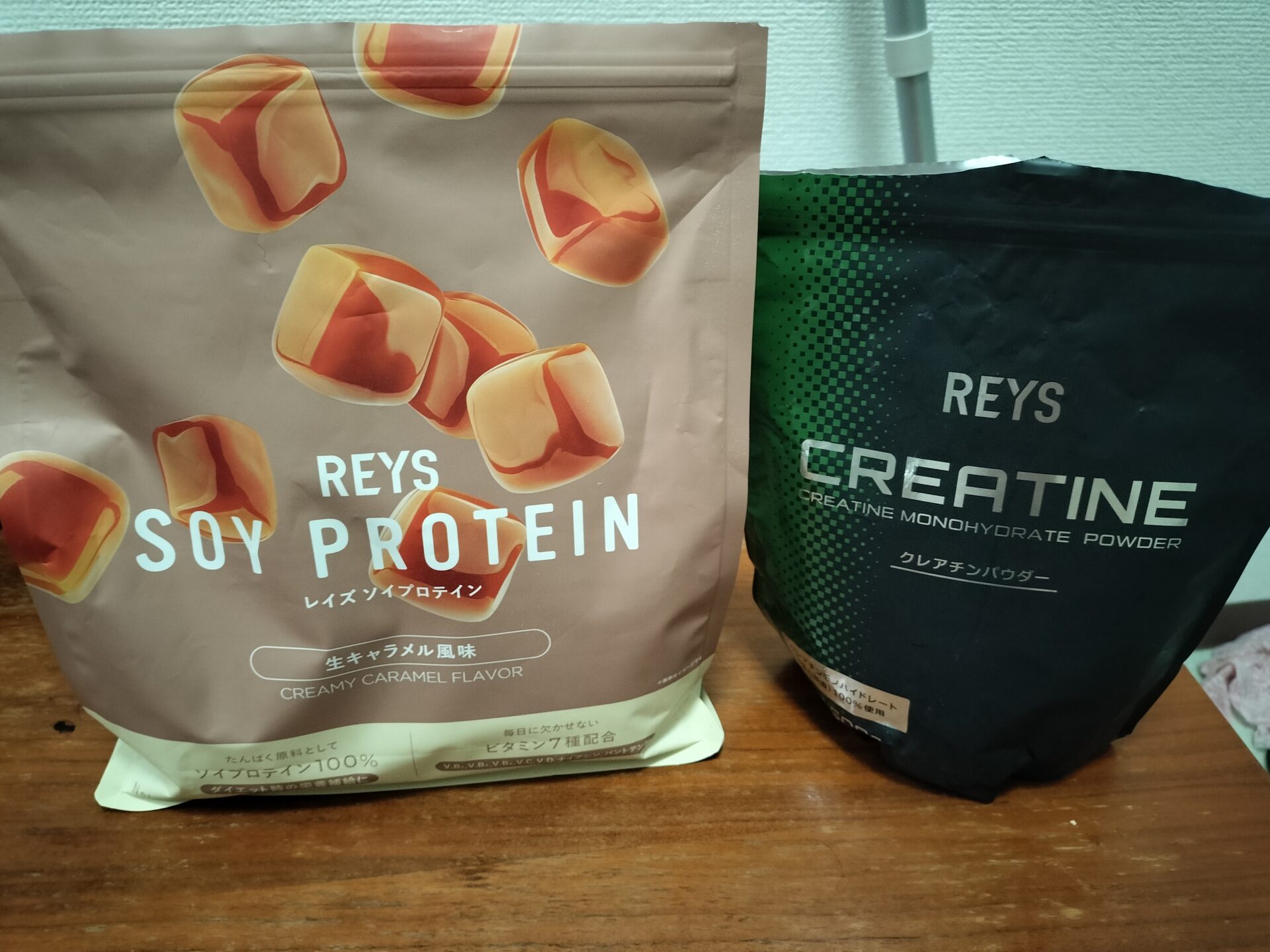 REYSのソイプロテインとクレアチン